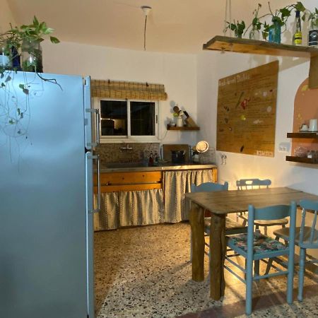 Juha'S Guesthouse - Zarqa Bay Jisr ez Zarqa Kültér fotó