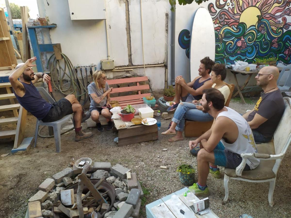 Juha'S Guesthouse - Zarqa Bay Jisr ez Zarqa Kültér fotó