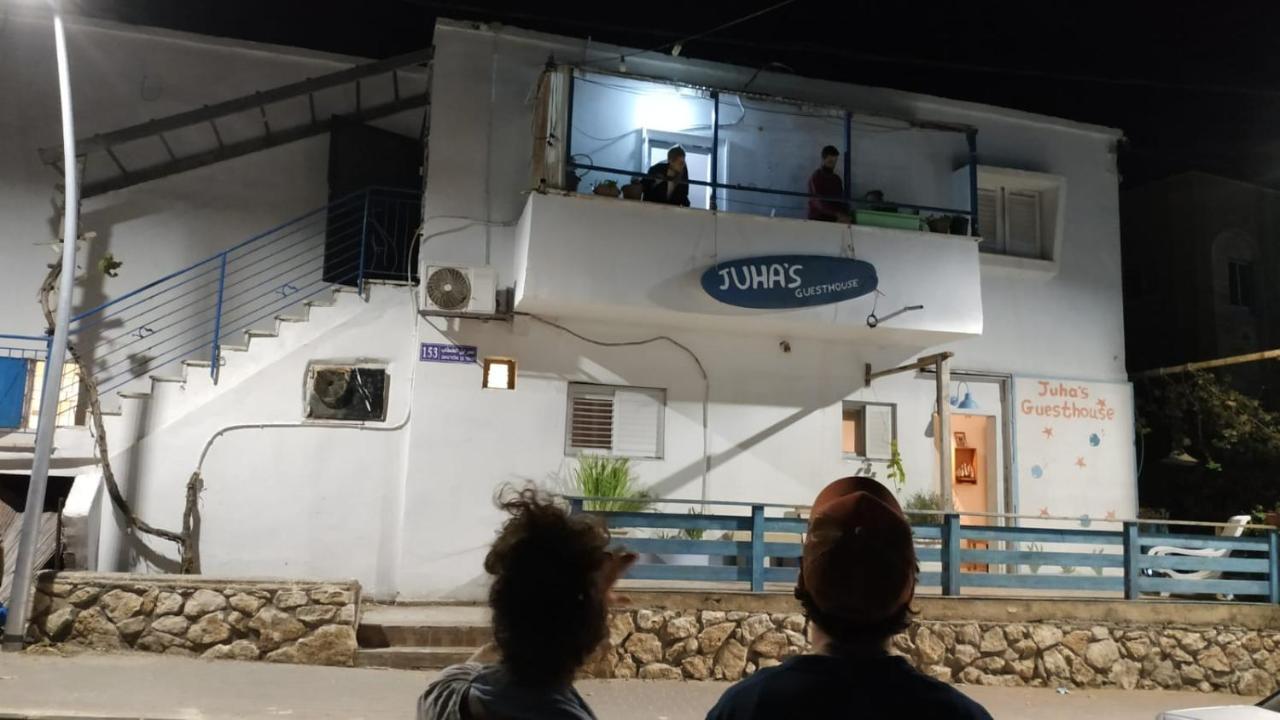 Juha'S Guesthouse - Zarqa Bay Jisr ez Zarqa Kültér fotó