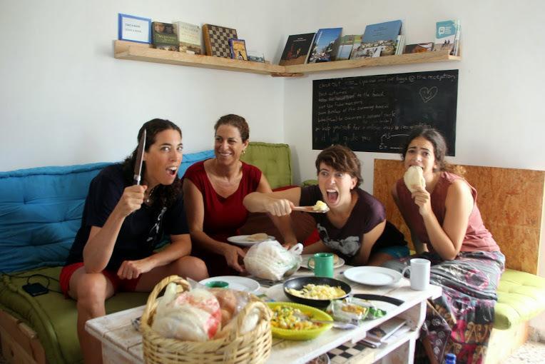 Juha'S Guesthouse - Zarqa Bay Jisr ez Zarqa Kültér fotó