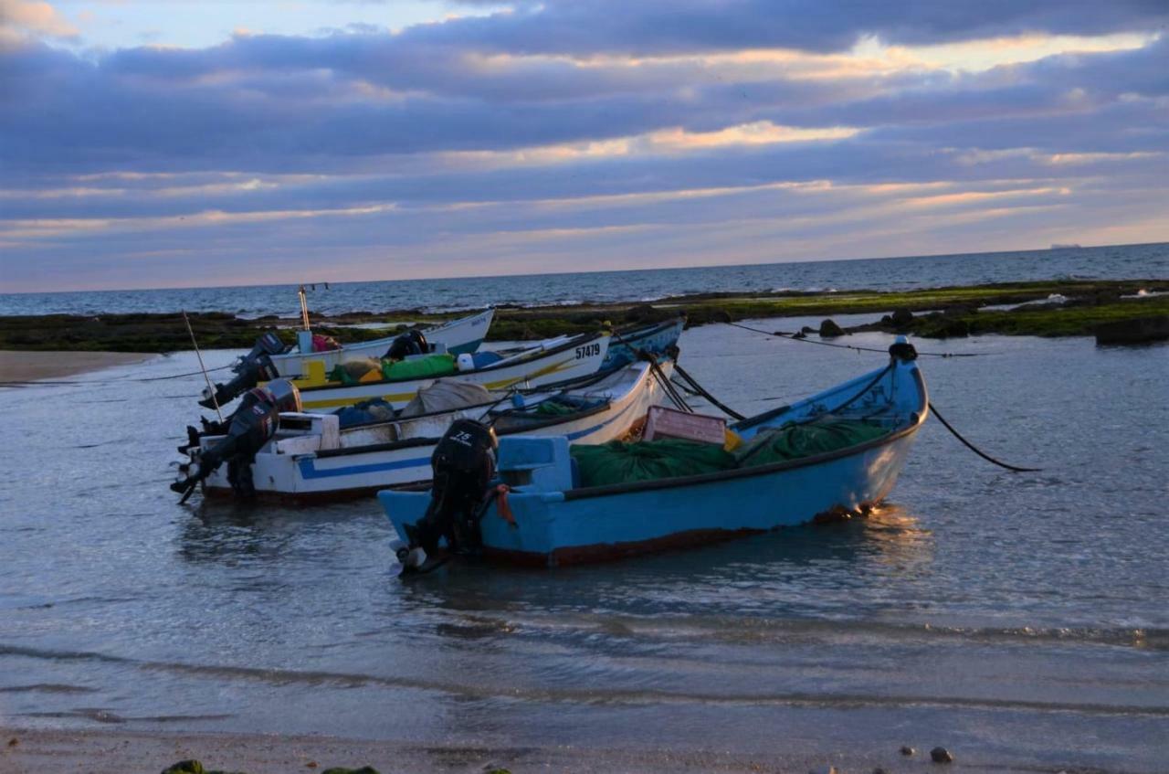 Juha'S Guesthouse - Zarqa Bay Jisr ez Zarqa Kültér fotó