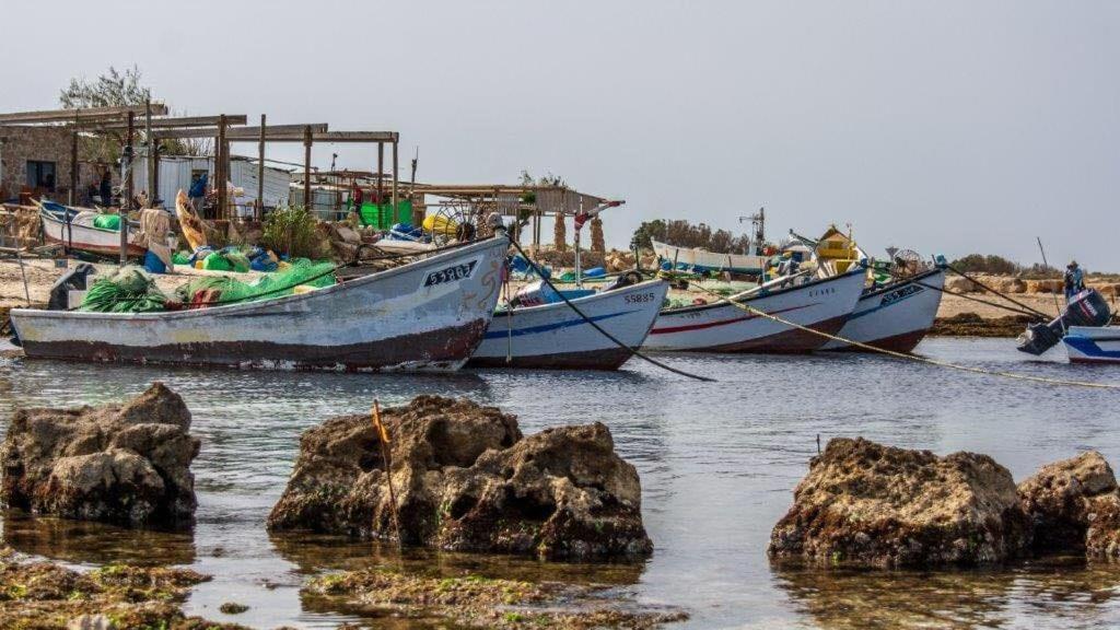 Juha'S Guesthouse - Zarqa Bay Jisr ez Zarqa Kültér fotó